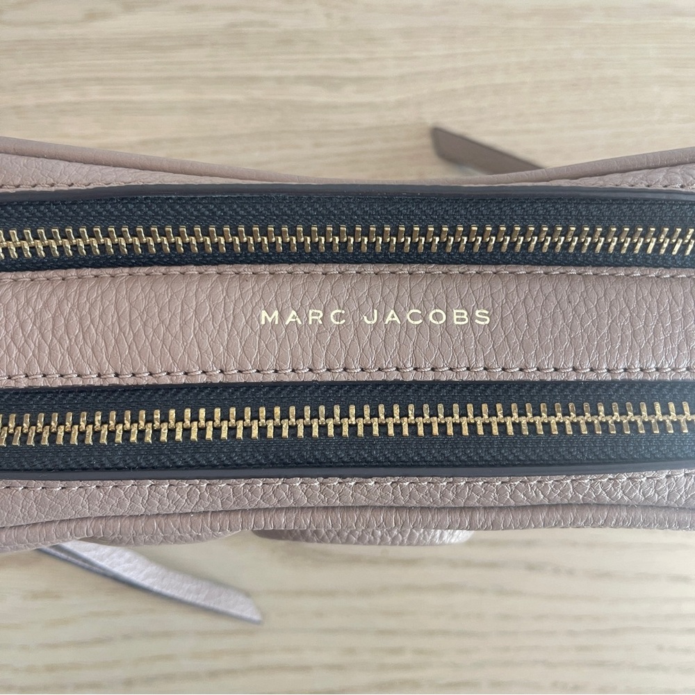Marc Jacobs The Moto Shot DUSTY BEIGE camera bag pebbled leather crossbody purse - Picture 3 of 13